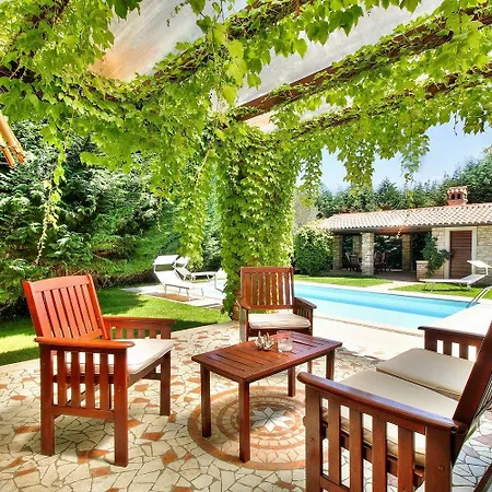 Mediterrane Mit Privatpool, Sonnenterrasse, Bbq Und Hundefreundlich Dom wakacyjny Umag