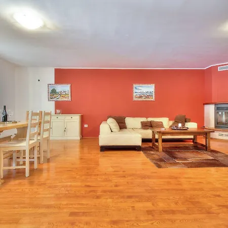 Mediterrane Mit Privatpool, Sonnenterrasse, Bbq Und Hundefreundlich Dom wakacyjny Umag